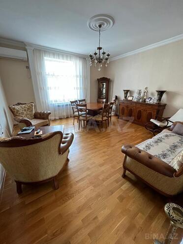 Satılır 2 otaqlı köhnə tikili 65 m², Nizami m., photo 1 from 13