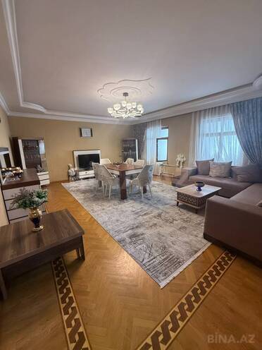 Продаётся 5-комн. вторичка 120 м², м. Нефтчиляр, photo 1 from 24