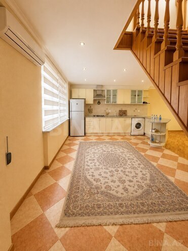 Satılır 2 otaqlı köhnə tikili 92 m², Sahil m., photo 4 from 9