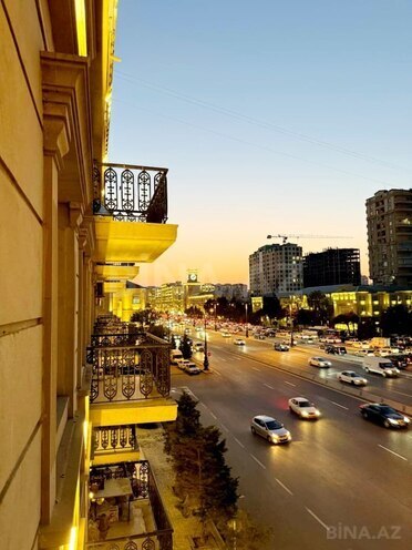 Продаётся 3-комн. вторичка 70 м², м. Улдуз, photo 1 from 10