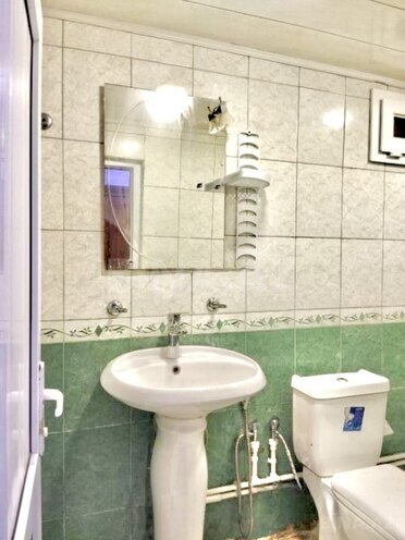 Satılır 2 otaqlı köhnə tikili 55 m², İnşaatçılar m., photo 9 from 11