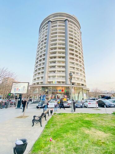 Сдаётся 3-комн. новостройка 120 м², м. Низами, photo 1 from 30