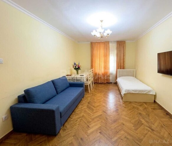 Сдаётся 3-комн. вторичка 80 м², м. Нариман Нариманов, photo 1 from 17