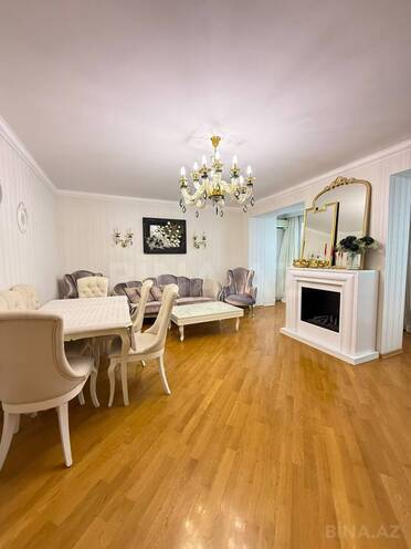 Satılır 4 otaqlı köhnə tikili 110 m², İnşaatçılar m., photo 1 from 24