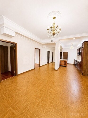 İcarəyə verilir 5 otaqlı ofis 175 m², 28 May m., photo 1 from 12