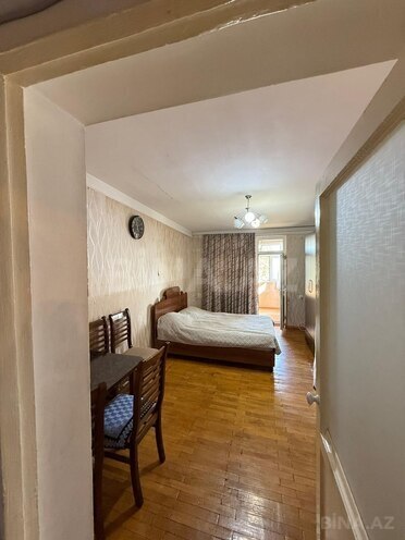 Продаётся 3-комн. вторичка 70 м², м. Кара Караев, photo 4 from 7