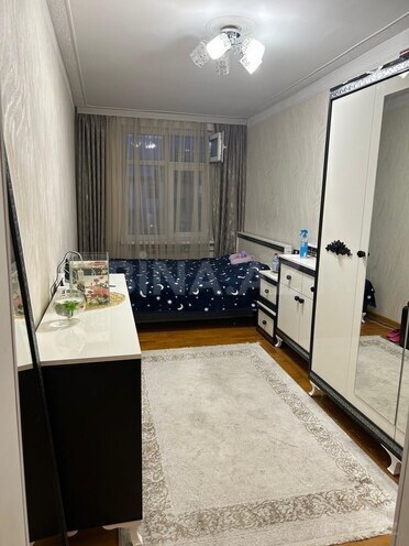 Продаётся 3-комн. вторичка 70 м², м. Кара Караев, photo 3 from 7