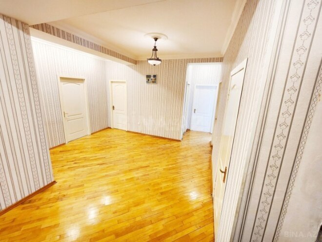 Сдаётся 3-комн. новостройка 130 м², м. Нариман Нариманов, photo 3 from 9