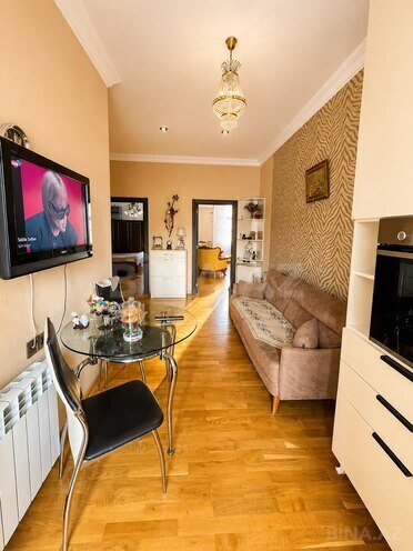 Продаётся 2-комн. вторичка 60 м², м. Низами, photo 4 from 12