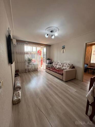 Продаётся 2-комн. вторичка 55 м², м. Кара Караев, photo 1 from 17