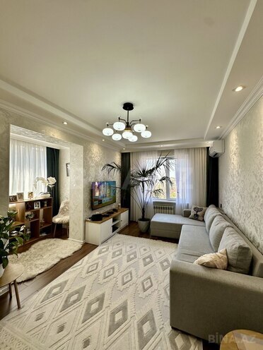 Продаётся 2-комн. вторичка 61 м², м. Халглар Достлугу, photo 1 from 14