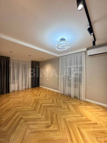 Satılır 2 otaqlı köhnə tikili 55 m², Elmlər Akademiyası m., photo 1 from 10