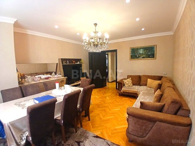 Продаётся 4-комн. вторичка 115 м², м. Кара Караев, photo 1 from 24