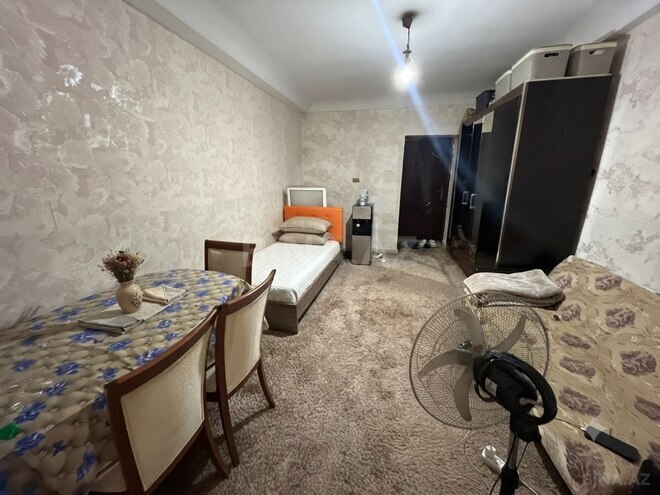 Satılır 1 otaqlı köhnə tikili 27.9 m², Qara Qarayev m., photo 1 from 6