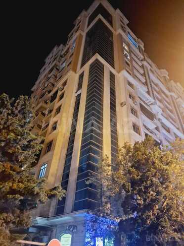 Продаётся 3-комн. вторичка 137 м², photo 1 from 27