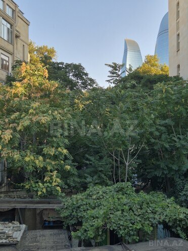 Продаётся 3-комн. вторичка 70 м², м. Ичеришехер, photo 1 from 16