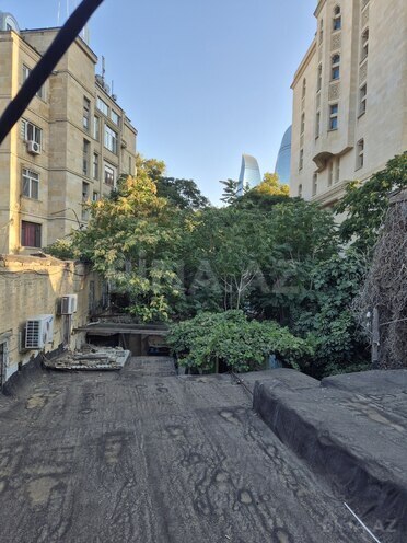 Продаётся 3-комн. вторичка 70 м², м. Ичеришехер, photo 3 from 16