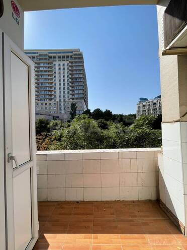 Satılır 4 otaqlı köhnə tikili 120 m², Nizami m., photo 31 from 32