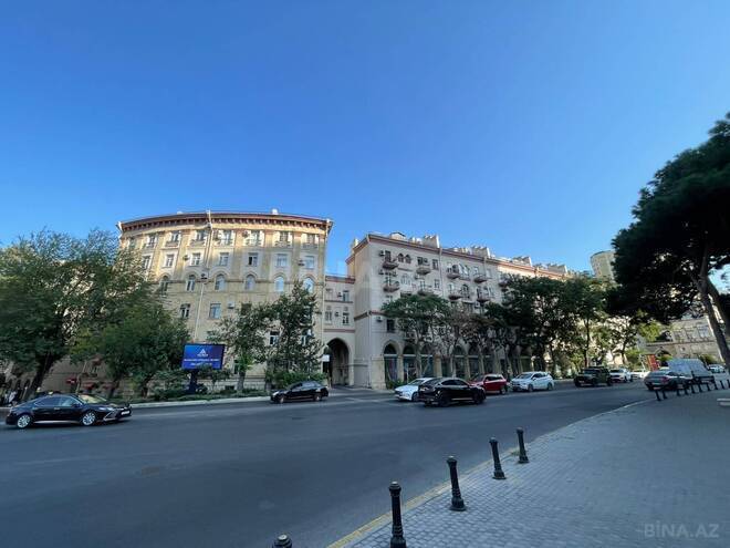 Satılır 4 otaqlı köhnə tikili 120 m², Nizami m., photo 1 from 32