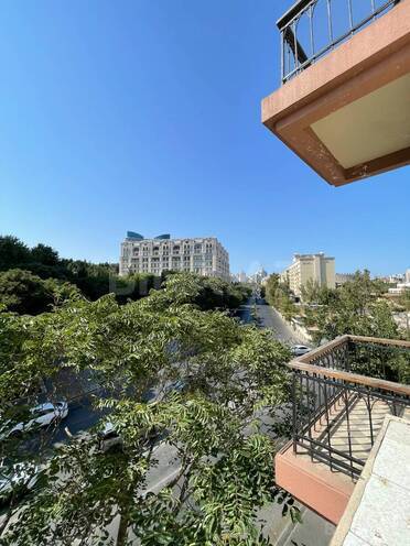 Satılır 4 otaqlı köhnə tikili 120 m², Nizami m., photo 25 from 32