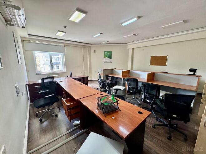 İcarəyə verilir 20 otaqlı ofis 820 m², 28 May m., photo 24 from 28