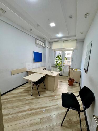 İcarəyə verilir 20 otaqlı ofis 820 m², 28 May m., photo 17 from 28