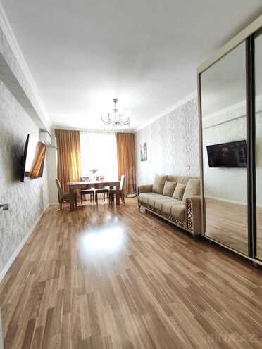 Продаётся 2-комн. вторичка 45 м², м. Иншаатчылар, photo 1 from 11