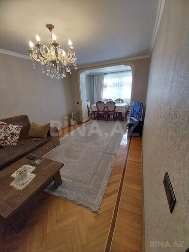 Satılır 3 otaqlı köhnə tikili 75 m², İnşaatçılar m., photo 1 from 10
