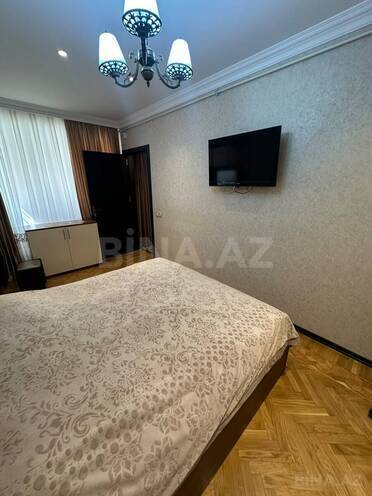 Продаётся 4-комн. вторичка 115 м², м. Кара Караев, photo 17 from 25