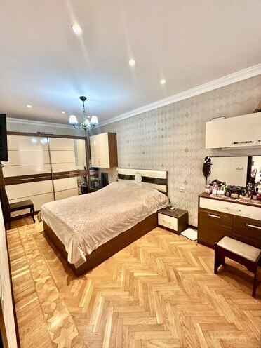 Satılır 4 otaqlı köhnə tikili 120 m², Qara Qarayev m., photo 4 from 13