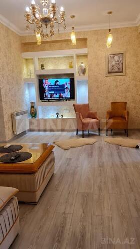 Сдаётся 3-комн. новостройка 95 м², м. Низами, photo 1 from 16