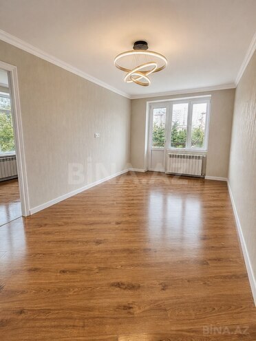 Продаётся 2-комн. вторичка 50 м², м. Кара Караев, photo 1 from 10