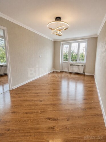 Satılır 2 otaqlı köhnə tikili 55 m², Qara Qarayev m., photo 1 from 10