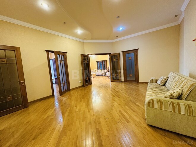 İcarəyə verilir 3 otaqlı yeni tikili 171 m², 28 May m., photo 8 from 25
