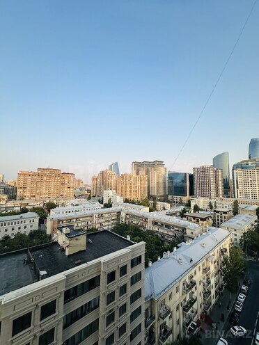 İcarəyə verilir 3 otaqlı yeni tikili 171 m², 28 May m., photo 1 from 25