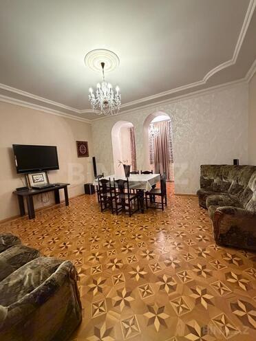 Satılır 2 otaqlı köhnə tikili 75 m², Nəsimi r., photo 1 from 8