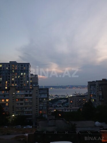Продаётся 3-комн. вторичка 70 м², м. Ази Асланов, photo 1 from 24