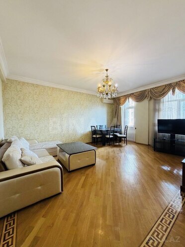 Продаётся 3-комн. новостройка 145 м², м. Низами, photo 1 from 19