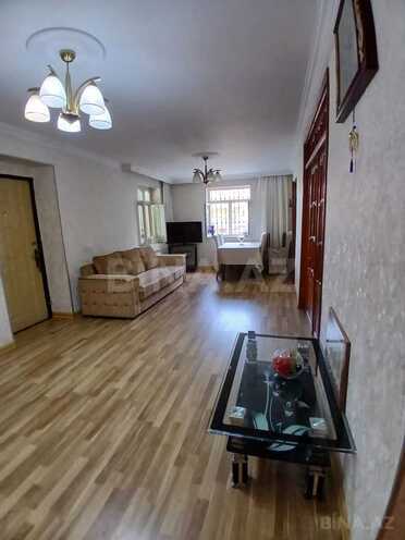 Продаётся 3-комн. вторичка 110 м², Абшеронcкий  р., photo 1 from 23