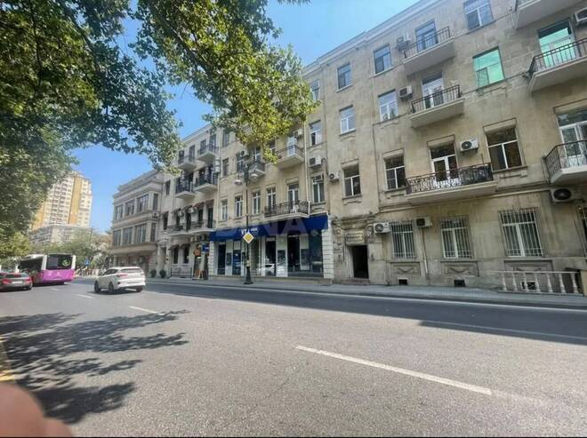 Satılır 3 otaqlı köhnə tikili 120 m², 28 May m., photo 1 from 17