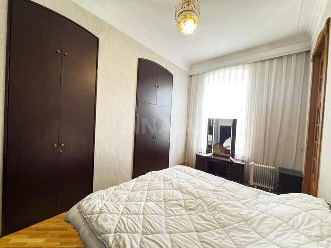 Сдаётся 3-комн. вторичка 130 м², м. Низами, photo 4 from 16