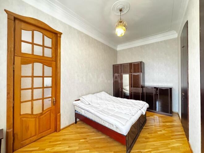 Сдаётся 3-комн. вторичка 130 м², м. Низами, photo 3 from 16