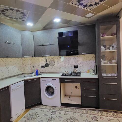 Продаётся 4-комн. вторичка 110 м², м. Иншаатчылар, photo 4 from 9