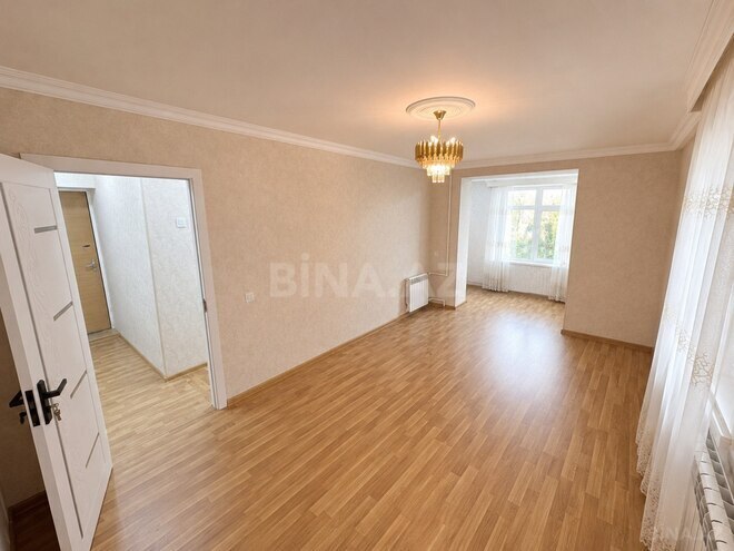 Продается 1-комн. вторичка 40 м², м. Нефтчиляр, photo 1 from 8