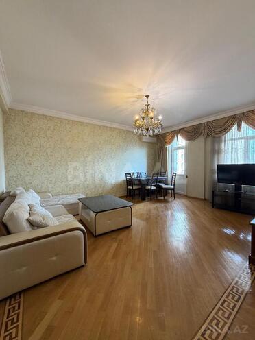 Продаётся 3-комн. новостройка 145 м², м. Низами, photo 1 from 17
