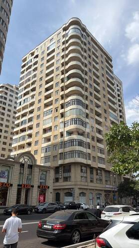 Продаётся 2-комн. новостройка 114 м², м. Элмляр Академиясы, photo 1 from 10