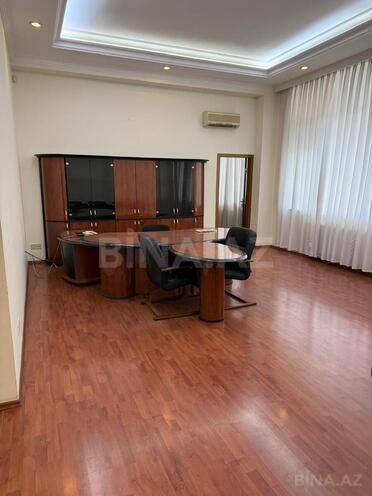 İcarəyə verilir 8 otaqlı ofis 235 m², İnşaatçılar m., photo 1 from 21