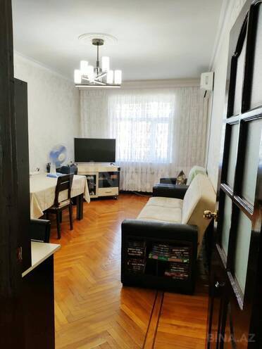 Продаётся 2-комн. вторичка 60 м², м. Нефтчиляр, photo 1 from 10