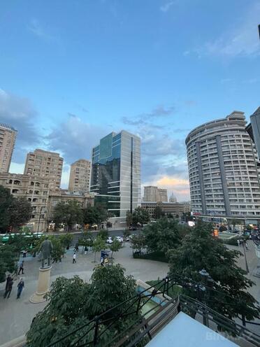İcarəyə verilir 3 otaqlı köhnə tikili 90 m², Nizami m., photo 1 from 24