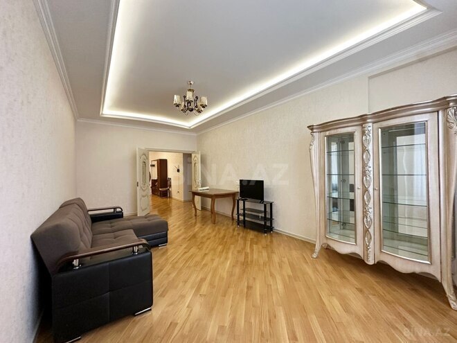 Сдаётся 3-комн. новостройка 130 м², м. Иншаатчылар, photo 3 from 25
